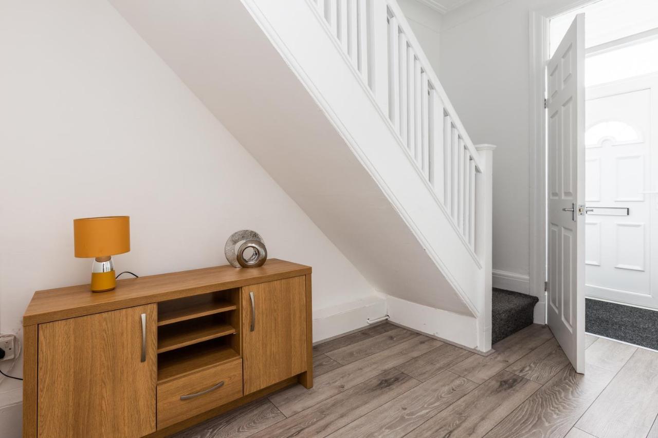 فيلا Connaught House - Wi-Fi, Parking, Contractors بريستون المظهر الخارجي الصورة